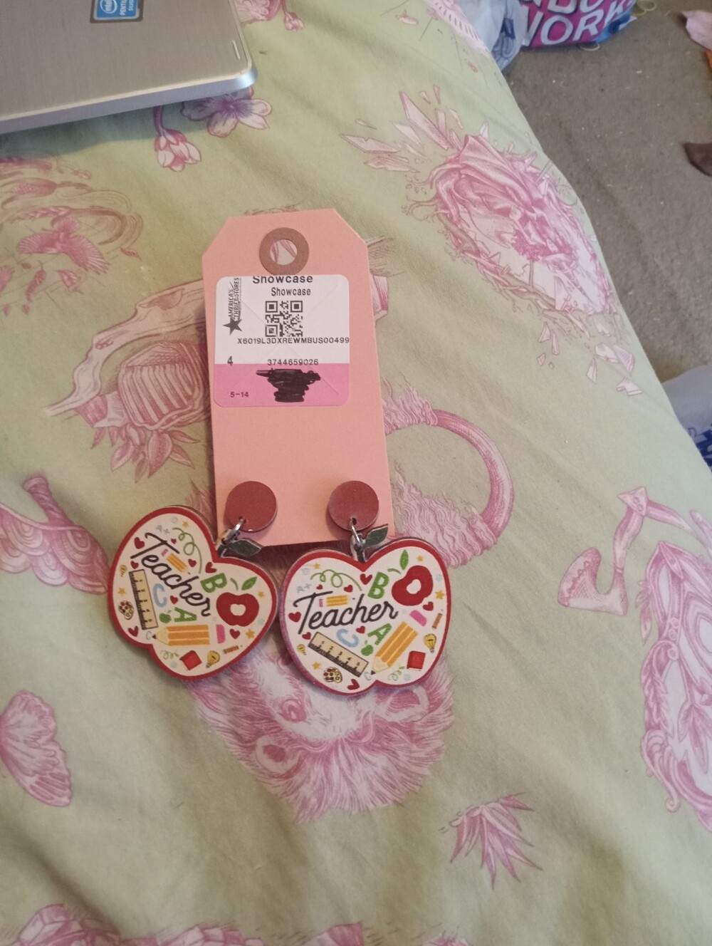 NWT Women's Apple Teacher Dangle Earrings